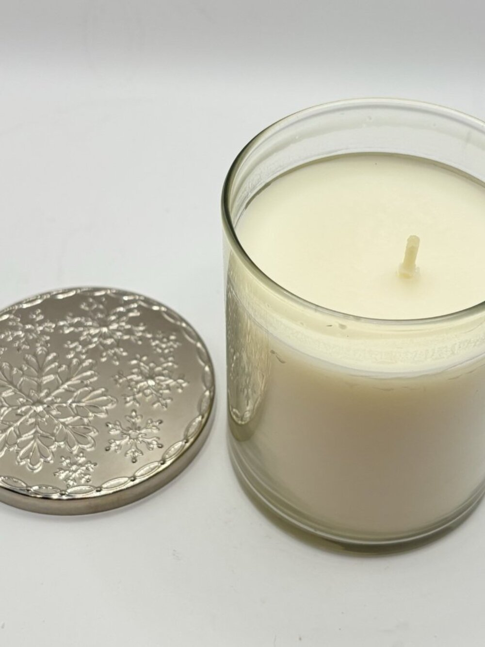 Bath & Body Works Magic In The Air Single Wick Candle Christmas Iris Snow 8oz - Picture 5 of 6